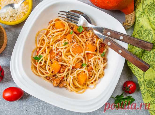 Спагетти с мясным соусом и тыквой на Вкусном Блоге Вы думали, тыквенные рецепты закончились? А вот не тут-то было 😉 Их еще много у меня. И сегодня я принесла вам рецепт спагетти с мясным соком, в который входит тыква. Пусть дополнит картину, которую я начала изображать в прошлом году, приготовив пасту с тыквой и беконом, и продолжила в этом…