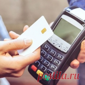 Вот почему нельзя давать свою карту в руки кассира в баре или ресторане!
