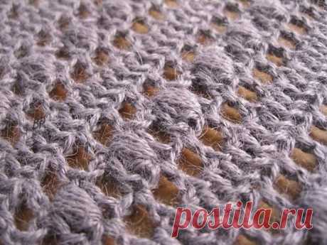 Шаль скромным узором крючком. Схемы