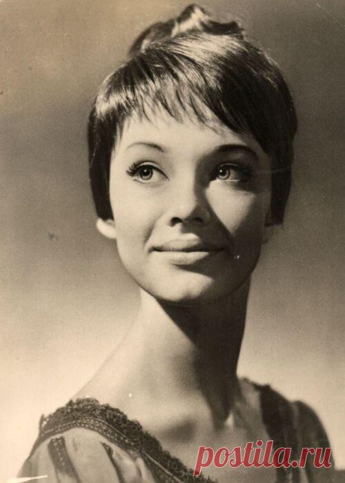 Радости и горести Людмилы Савельевой: Как сложилась жизнь лучшей Наташи Ростовой из «Войны и мира»