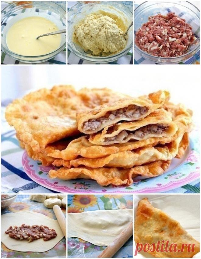 Хрустящие чебуреки на кефире. 

Ингредиенты: 
Кефир - 1 стак. 
Яйцо - 1 шт. 
Соль по вкусу 
Мука на 