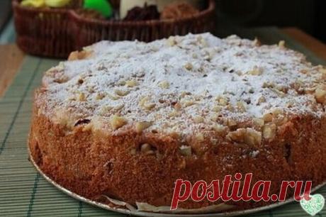 Медовый пирог с яблоками, ещё вкуснее шарлотки!
-Кефир или ряженка — 120-150 мл.
-Сливочное масло — 100 г.
-Сахар — 100 г.
-Яйцо — 2 шт.
-Мука — 300 г.
-Мед — 2 ст. ложки
-Сода — 1 ч. ложка
-Яблоки — 2-3 шт.
-Растительное масло — для смазывания формы