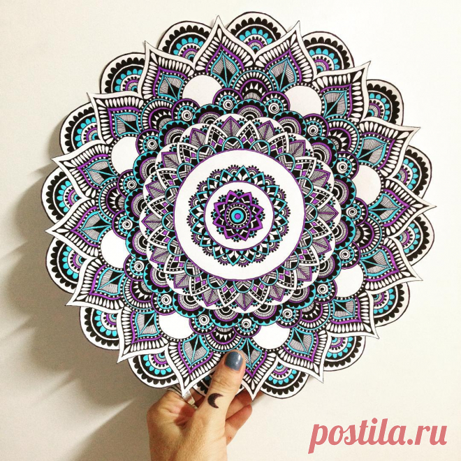 Jo Burey в Instagram: «Photographing them is the worst.....I know I've said it before, and I know I'll say it again! #draw #drawing #doodle #doodling #doodleart #mandala #pattern #design #paper #pen #ink #black #artline #colour #sharpie #tattoo #art #myart #boho #gyspy #hippie #hippy #inspired #sketch #beautiful_mandalas »