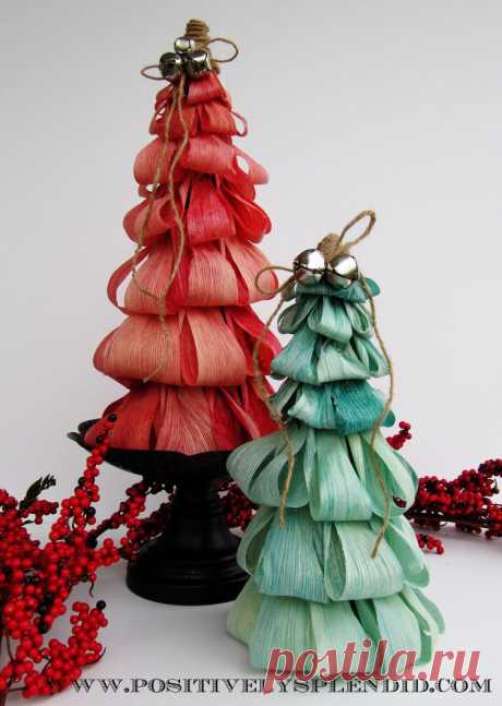 Dyed Corn Husk Christmas Tree Tutorial | Positively Splendid {Crafts, Sewing, Recipes and Home Decor}