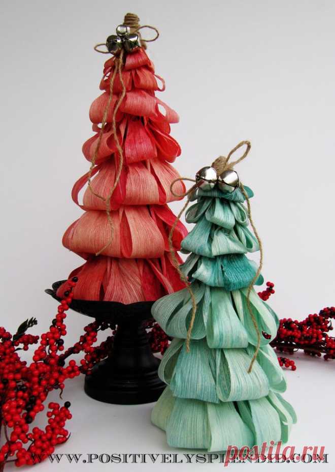 Dyed Corn Husk Christmas Tree Tutorial | Positively Splendid {Crafts, Sewing, Recipes and Home Decor}