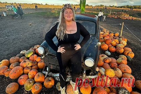 Популярная плюс-сайз-модель показала результат похудения в облегающем наряде. Популярная плюс-сайз-модель Джемма Коллинз показала фанатам фигуру после похудения. 42-летняя знаменитость опубликовала снимок, на котором она позирует среди тыкв в облегающем комбинезоне черного цвета с глубоким декольте. На размещенных кадрах телезвезда запечатлена без макияжа с распущенными волосами.