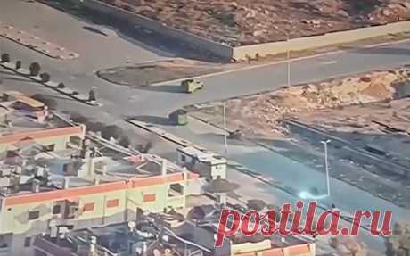 Сирийские повстанцы заявили, что вошли в Алеппо. Наступление повстанцев в районе Алеппо началось в среду, сейчас они вошли в западную и центральную части города, по данным СМИ. Правительственные войска ведут борьбу с боевиками при поддержке российских ВКС