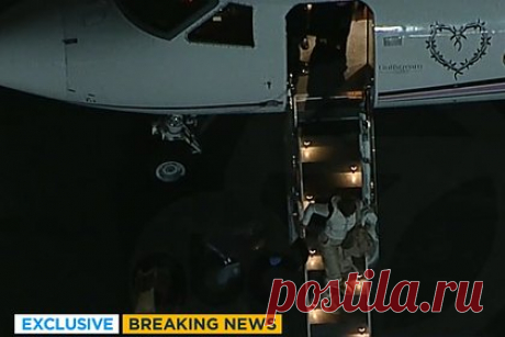 Частный борт обладательницы «Грэмми» экстренно сел из-за дыма в кабине пилотов. Самолет колумбийской певицы и обладательницы премии «Грэмми» Кароль Джи совершил экстренную посадку из-за дыма в кабине пилотов. Частный джет вылетел из Лос-Анджелеса вечером 29 февраля и следовал на восток, когда экипаж сообщил о задымлении. Воздушное судно развернули и посадили в ближайшем аэропорту.