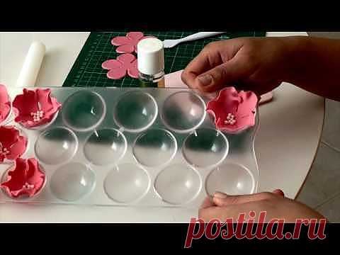 Лепим простые цветочки на пироженное / Handmade / Мастер-класс цветов из сахарной мастики / Pinme.ru / Анжелика Хузина (Молоток)