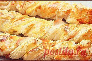 Слоёные косички с курицей и сыром
Great Food • Лучшие Рецепты


Ингредиенты:
готовое слоеное тесто (пресное)
твердый сыр
копченая куриная грудка
желток