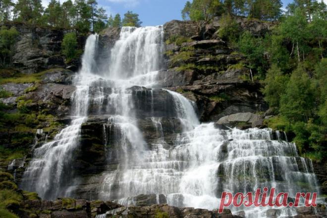 Красивейшие водопады Норвегии Когда заходит речь о Норвегии, то первое, что вспоминается, это тролли, фьорды и рыба. Но знаменита эта страна не только этим, а еще и красивейшими водопадами. На территории Норвегии находится более сотни водопадов, 14 из которых считаются самыми высокими в Европе. Тем, кто собирается...
