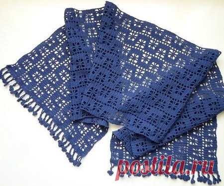 Синий палантин крючком — изящный акцент в гардеробе