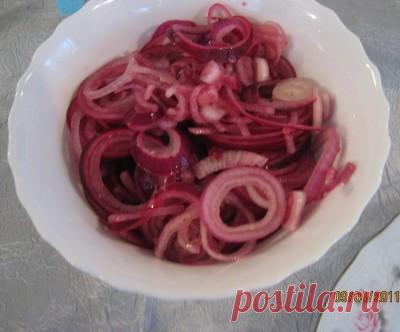 Маринованный красный лук (очень вкусный) : Салаты