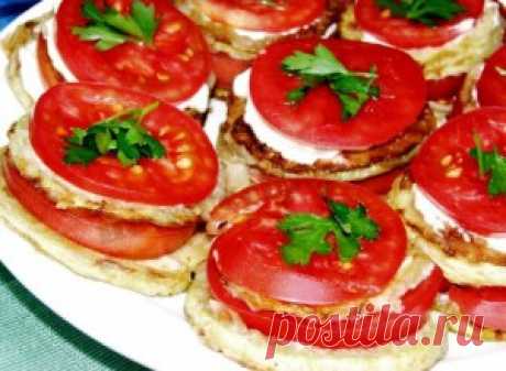 Кабачки жареные с помидорами