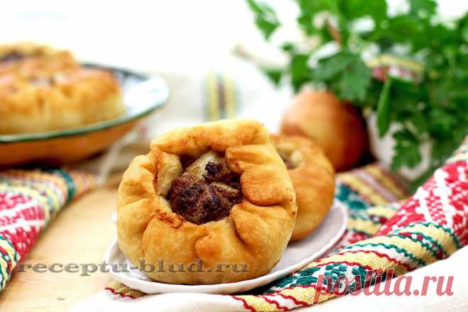 Беляши с мясом.