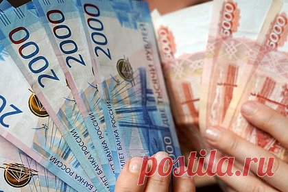 Центробанк опубликовал данные о доходах российских семей. Медианный доход на одного члена семьи в России в 2022 году составил 22 тысячи рублей в месяц. В домохозяйствах с наименьшим доходом медиана составляет 8,5 тысячи рублей, а в семьях с наибольшим доходом — 57,6 тысячи рублей, подсчитали в Центробанке. Эта цифра зависит от региона проживания и числа детей в семье.