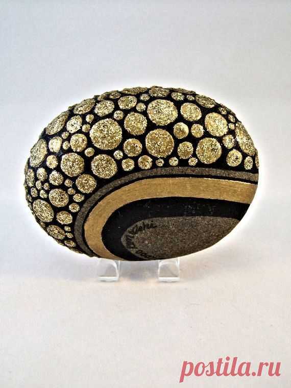 Unique 3D Art Object, OOAK, Painted Rock, Black Gold Glitter Pebbles Design…