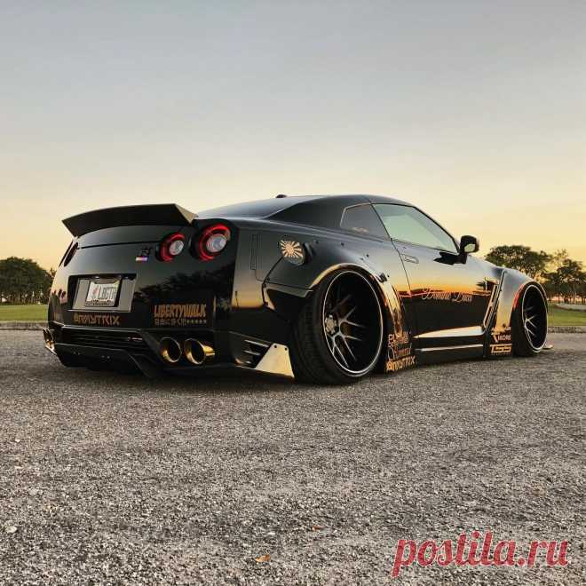 Nissan GTR
#авто@mens_interests