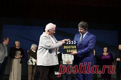 В Ингушетии начался кинофестиваль «Золотая башня». В Ингушетии начался VII международный кинофестиваль «Золотая башня». Отмечается, что на мероприятии покажут более 50 документальных и художественных картин из 30 стран. Среди них — Россия, Эстония, Кыргызстан, Мексика, Азербайджан, Украина, Казахстан и Узбекистан. Жюри определит победителей в 16 номинациях.