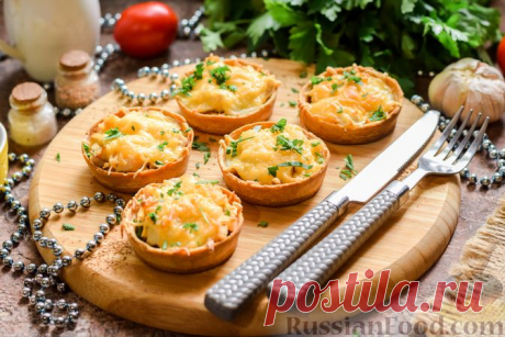 Закуски новогодние, рецепты на RussianFood.com: 854 рецепта новогодних закусок 2025 Новогодние закуски разогревают аппетит перед подачей основных новогодних блюд, ими закусывают многочисленные новогодние тосты. Новогодние закуски на Новый год 2025 украсят стол, создадут  атмосферу праздника. Закуски на Новый год 2025 могут быть весьма разнообразны. Закуски к новогоднему столу подают не только раньше всех блюд, но и по ходу долгого застолья, поэтому закуски на новый год под...