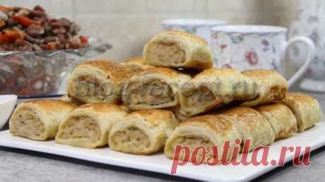 Рулетики из слоеного теста с курицей – просто, вкусно, быстро Из слоеного теста получаются очень вкусные рулетики с курицей. К тому же готовятся быстро и просто. Как это сделать, смотрите мой рецепт с видео и фото.