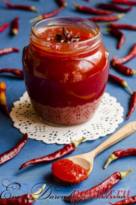 Варенье с перцем чили Ну очень вкусное варенье! Уже пару лет собиралась приготовить варенье с чили и вот свершилось. Мне очень понравился этот привкус перца и еле уловимое острое послевкусие. Однозначно в капилку любимых рецептов! Ингредиенты: 1300 г красных крупных перцев 18 чили 13 спелых твёрдых яблок среднего…