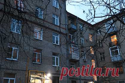 Риелтор оценил ситуацию на рынке недвижимости в России. На рынке недвижимости образовался локальный дефицит, так как многие отказываются от продажи, потому что считают, что цены на жилье могут вырасти и нужно оставлять деньги в недвижимости, рассказал «Ленте.ру» эксперт рынка недвижимости, гендиректор компании «Релайт-Недвижимость» Константин Барсуков.