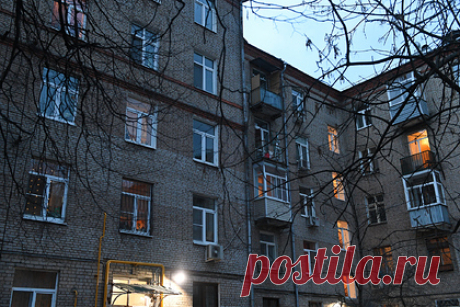 Риелтор оценил ситуацию на рынке недвижимости в России. На рынке недвижимости образовался локальный дефицит, так как многие отказываются от продажи, потому что считают, что цены на жилье могут вырасти и нужно оставлять деньги в недвижимости, рассказал «Ленте.ру» эксперт рынка недвижимости, гендиректор компании «Релайт-Недвижимость» Константин Барсуков.