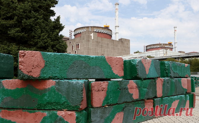 Администрация Запорожья сообщила об обстрелах Энергодара и Васильевки. Энергодар, по данным властей, находится под «плотным артиллерийским огнем». В Васильевке к востоку от города под обстрел попал КПП, где находились порядка 50 мирных жителей. По нему нанесли два удара с помощью дрона