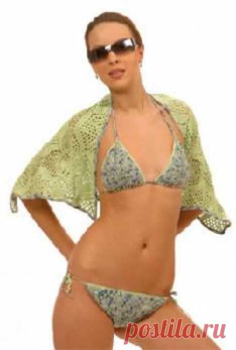 Зеленый купальник.