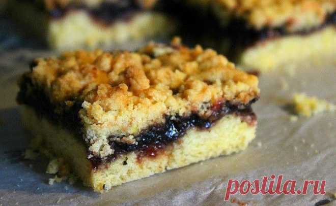 Greitas trupininis pyragas su uogiene Greitas trupininis pyragas su uogiene - ☑️ patiekalas, kurį nesunkiai pasigaminsite pagal šį receptą.🍽️ Išbandyk šį receptą jau dabar!