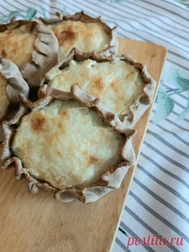 Ржаные калитки с картофелем
Эти открытые пирожки северных регионов понравились мне с первого укуса. И вот недавно нашла ещё один рецепт теста для калиток. Чем и хочу поделиться в этой статье. Ржаные калитки с картофелем Ржаные калитки с картофелем Здравствуйте, дорогие читатели! Меня зовут Наталья и я рада приветствовать вас на канале «ПироговО». В Дзен появился новый, удобный формат коротких […]
Читай пост далее на сайте. Жми ⏫ссылку выше