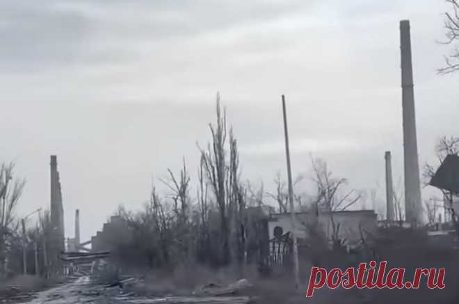Бежали, бросив раненых. Авдеевка стала символом большого позора ВСУ. Все рассуждения Зеленского о том, что он борется за “сохранение жизней людей” на фоне произошедшего в Авдеевке воспринимаются как лицемерная и пустая болтовня.