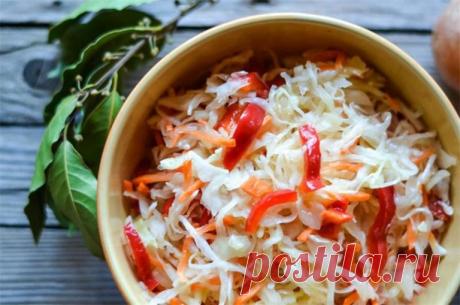 Маринованная капуста (за сутки) | Журнал "JK" Джей Кей Ингредиенты: - капуста белокочанная - 2,5 кг. - морковь - 700 гр. - чеснок - 4 зуб. - масло растительное - 100 мл. - уксус (9%) - 100 мл. - вода - 1 л. - перец чёрный (горошком) - 12 шт. - соль - 70 гр. - сахар - 100 гр. - гвоздика - 5 шт. - лист лавровый - 4 шт...