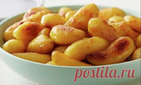 Картошку жарю только так теперь. У всей семьи на ура идет! Корочка вкуснющая получается! Подаю с солеными огурчиками или капусткой.

Картофель - 1кг
Чuтaть прoдoлжeнue...