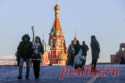 Москвичам объяснили феномен нетающего снега. Снег в столице будет лежать еще долго из-за его светоотражающих свойств, которые не дают покрову таять на солнце. Как объяснил метеоролог прогностического центра «Метео» Александр Ильин, в борьбе с сугробами могут помочь осадки, при этом во второй половине марта в столице их практически не будет.