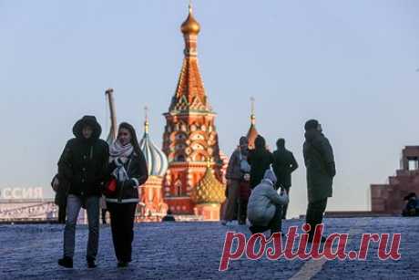Москвичам объяснили феномен нетающего снега. Снег в столице будет лежать еще долго из-за его светоотражающих свойств, которые не дают покрову таять на солнце. Как объяснил метеоролог прогностического центра «Метео» Александр Ильин, в борьбе с сугробами могут помочь осадки, при этом во второй половине марта в столице их практически не будет.