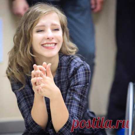 Сергей Бурунов и Лиза Арзамасова разыграли шуточный номер и показали его в Сети