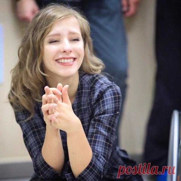 Сергей Бурунов и Лиза Арзамасова разыграли шуточный номер и показали его в Сети