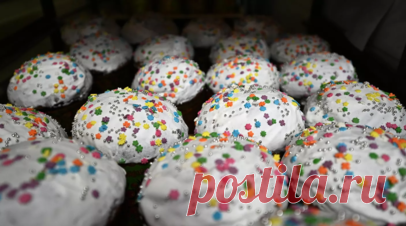 Врач Кашух: на Пасху здоровому взрослому человеку лучше съесть не более трёх яиц. Екатерина Кашух, врач-гастроэнтеролог, рассказала RT, в каком количестве можно есть пасхальные куличи и яйца. Читать далее