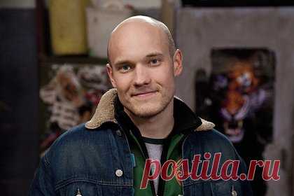 Звезда сериала «Реальные пацаны» рассказал о желании переехать. Российский актер, звезда сериала «Реальные пацаны» Владимир Селиванов рассказал о желании переехать из квартиры в загородный дом. Актер рассказал, что последние четыре месяца проживает вместе со своей возлюбленной Александрой в ее квартире. Однако пара отметила, что, возможно, в будущем они переедут в дом.