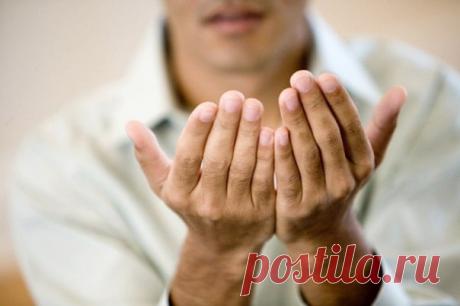 Средства от "наростов" на суставах

Возле суставов появились наросты и пальцы как бы скрючились... Зрелище - не из приятных. Увидела мои руки знакомая и обрадовала: "Не переживай. У меня были такие же. Я от них избавилась довольно быстро."

И она поделилась рецептом. Я проделала 10 процедур, и мои наросты исчезли. Оказывается, таким образом можно избавиться и от "косточек" на ногах!

А рецепт таков.

1.ЙОД - 10мл
АСПИРИН (Ацетилсалициловая кислота) - 5таблеток

Разболтать ...