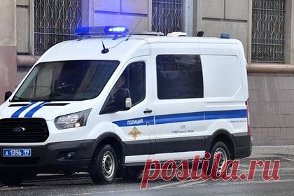 Многодетная мать напала на сотрудницу МВД и получила штраф. В Курской области суд приговорил к штрафу 35-летнюю многодетную мать, напавшую на полицейского. 5 апреля женщина обратилась в отделение полиции и попросила помощи. Тогда к ней приехала сотрудница ОМВД по району. Но осужденная стала себя агрессивно вести: нецензурно выражалась, грубила, сорвала шеврон с рукава.