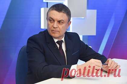 На Украине предъявили обвинения главе ЛНР. Служба безопасности Украины (СБУ) заочно предъявила обвинения в коллаборационизме главе Луганской народной республики (ЛНР) Леониду Пасечнику. Его обвиняют в подписании законов и указов, направленных на проведение выборов в Народный совет ЛНР и органы муниципальных образований республики.