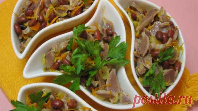 Салат из куриных желудочков с фасолью | Рецепты "Вкуснятинки"