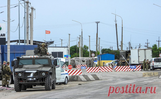 В пяти районах Крыма продлили «желтый» уровень опасности. В городских округах Армянск, Джанкой, Красноперекопск, а также в Джанкойском и Красноперекопском районах Крыма до 23 октября продлили «желтый» уровень террористической опасности, сообщил в своем телеграм-канале глава республики Сергей Аксенов.