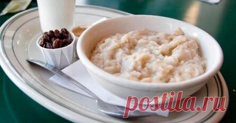 Самый точный рецепт овсяной каши на молоке и мои советы по приготовлению Содержание. Ингредиенты. Наш рецепт. Видеорецепт. Другие рецепты. Польза для организма. Полезные советы. Заключение. Уважаемые читатели, здравствуйте! Помните, Бэрримор, накладывая Баскервилю кашу, на вопрос: ”Что это?”, торжественно отвечает: “Овсянка, сэр!” В начале фильма Баскервиль ест кашу морщась, в конце – уплетает с удовольствием. Наверное, потому, что приготовили ее совсем по другому рецепту ...