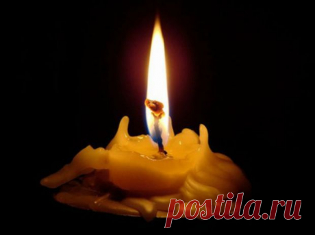 Эх, Андрейка
... Ты жемчужина, мама-Одесса,
Не к лицу тебе мачехи роль!
Отчего ж многотысячным прессом
Навалилась несносная боль?

Дым и пламя смешались с набатом,
Грудью встав пред фашизма чумой,
Так же насмерть, как бился когда-то
Дед, оставшись с тех пор молодой...