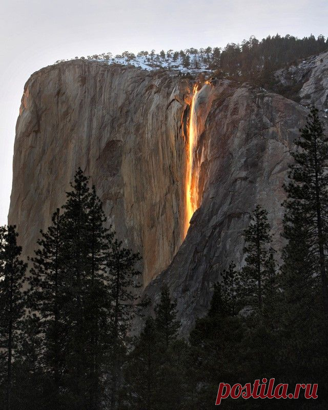 Водопад "Хвост лошади" (Horsetail), Йосемитский национальный парк, штат Калифорния, США