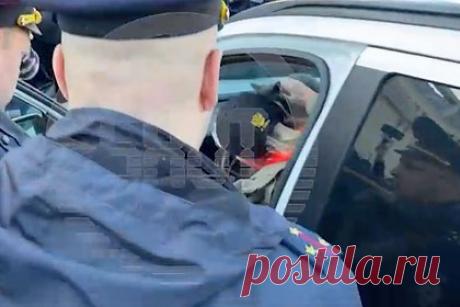 Спасенному из запертой машины в центре Москвы котенку придумали кличку. Котенку, который четыре дня просидел без еды и воды в машине в центре Москвы и был спасен сотрудниками полиции, придумали кличку в честь одного из районов столицы. Кошка пока будет жить у сотрудницы прокуратуры. Ее собираются назвать Тверок в честь Тверского района Москвы.